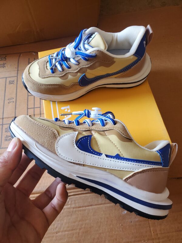 ZJ0180012ET Two tone sports shoes for children