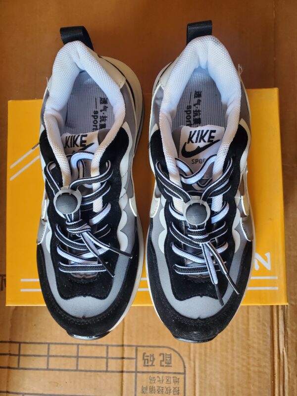 ZJ0180012ET Two tone sports shoes for children