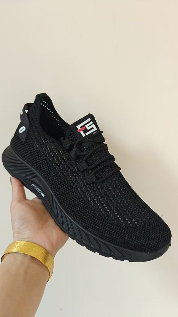 JF0150002YD    Flyknit sneakers