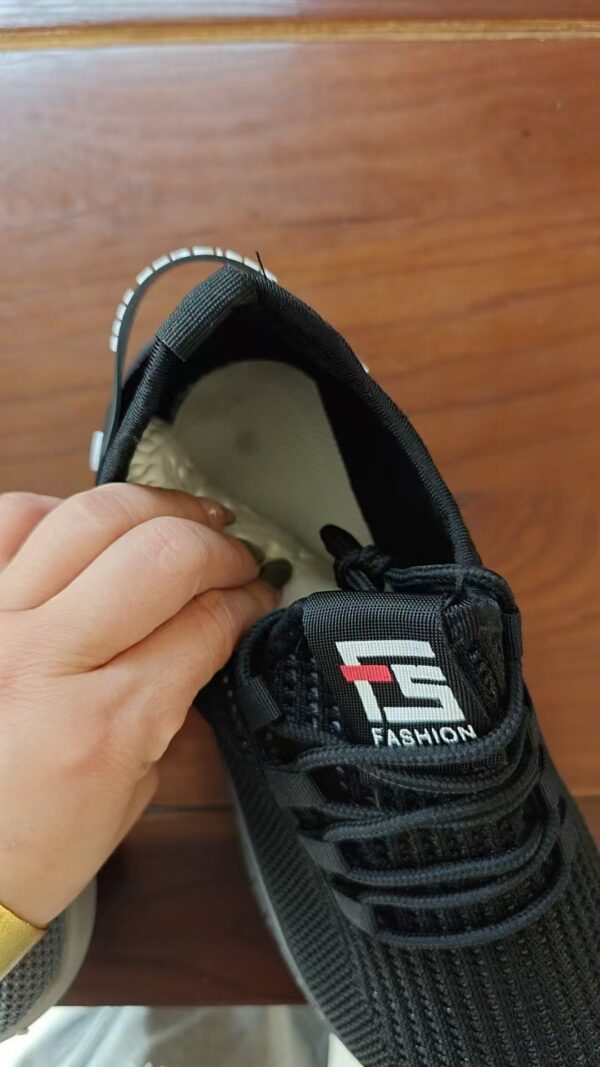 JF0150002YD    Flyknit sneakers