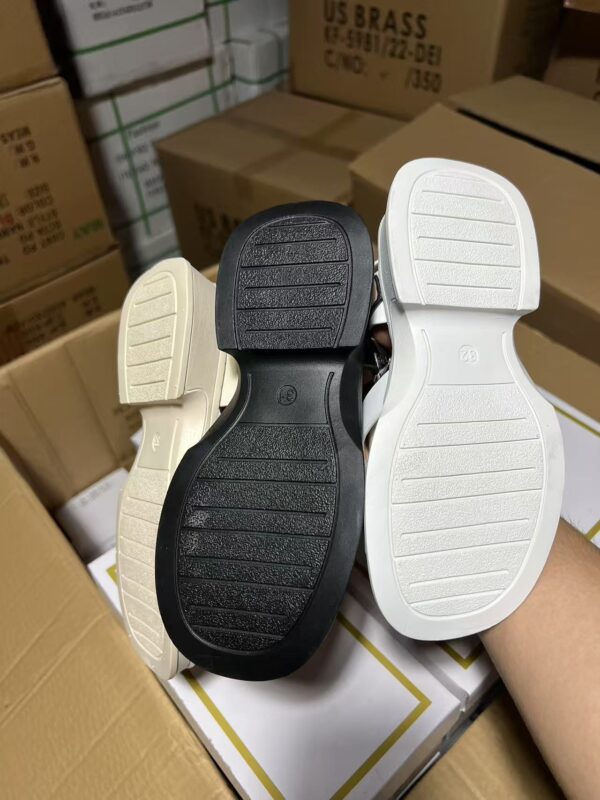ZJ0160002ET  Students' sandals